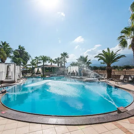 Oasis Hotel *