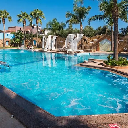 Oasis Hotel *